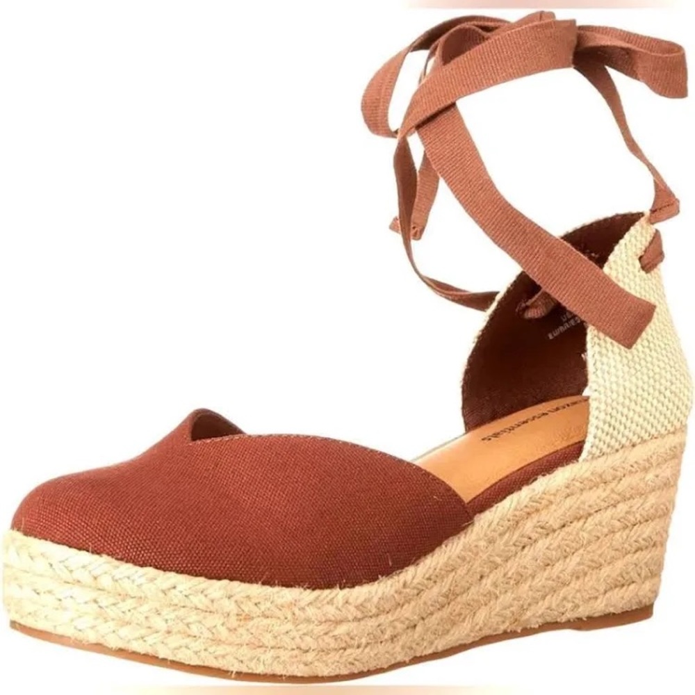 -NWT Amazon Essentials Mid-Wedge Espidrelle Sandal - Size 6